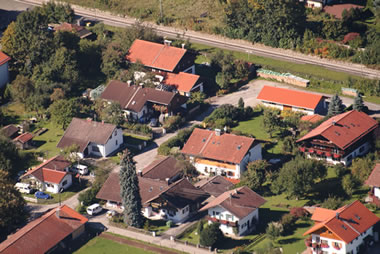 Ottis Gartencafe ist nahe am Bahnsteig