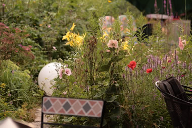 Es gibt viele schöne Plätze und schattige Laubenecken